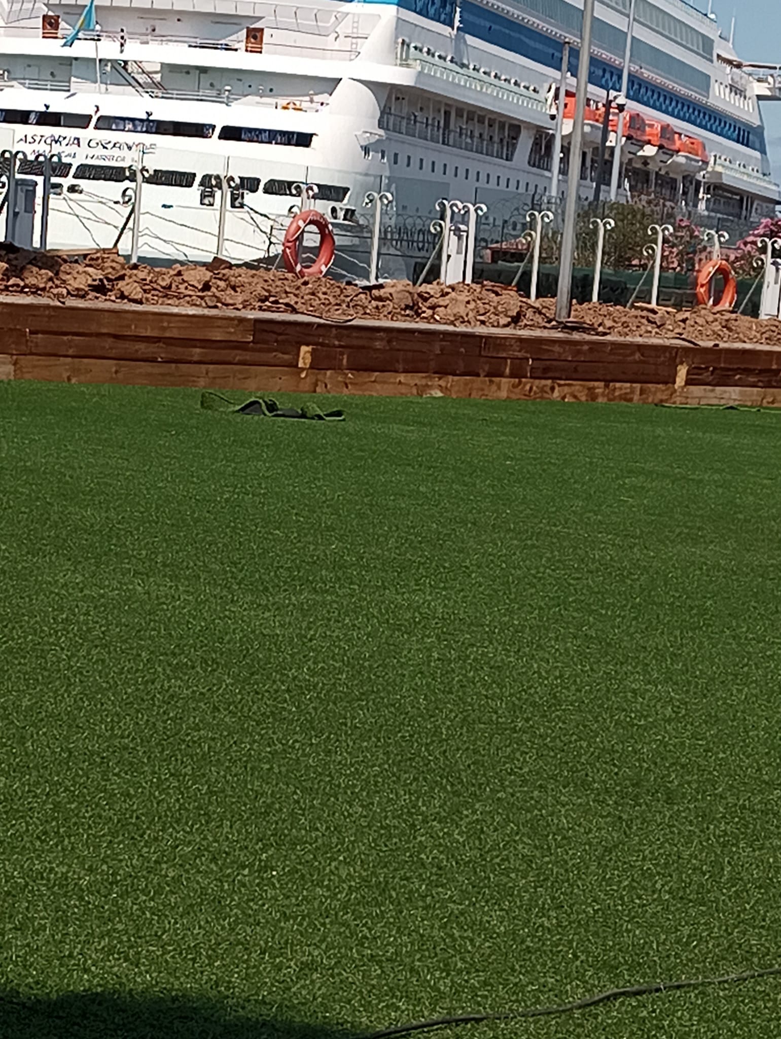 Yemyeşil Bir Bahçe, Sıfır Bakım: Premium Suni Çim Halı Çözümleri